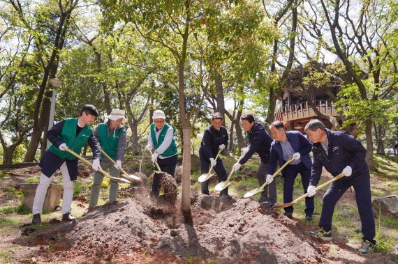 이니스프리, ‘숲 속의 제주’ 500만 그루 나무심기 스타트