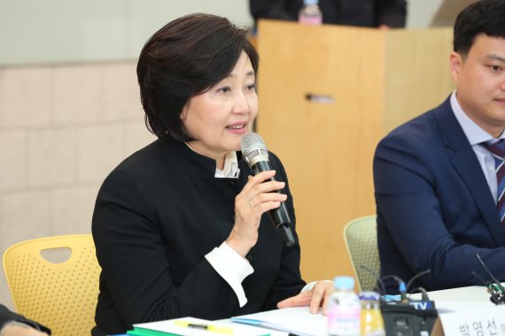 박영선 “소상공인기본법 처리에 최선.. 최저임금은 국무회의서”