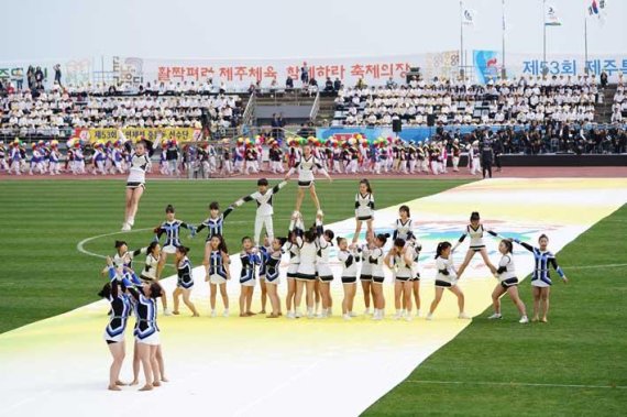 [fn포토] “문화도시 서귀포, 역동하는 제주의 꿈” 도민체전 개막