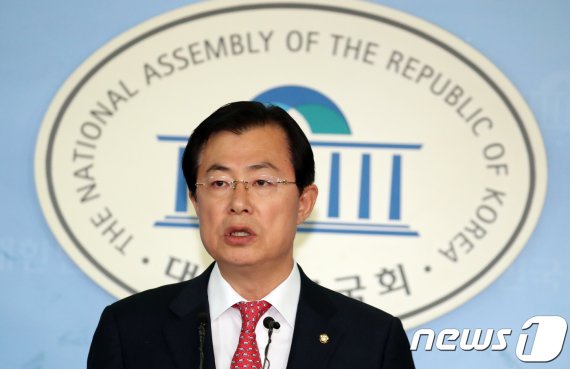 한국당 "국민의 이름으로 헌법수호…정권독재 멈춰야 할때"
