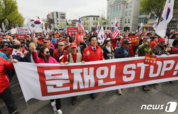 패스트트랙 난항에 한국당 강경태세까지…기로에 선 4월 국회