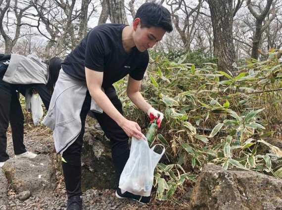 제주항공 아카데미의 한라산 환경정화활동