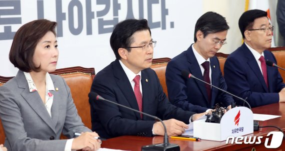 한국당 "정체성 비판이 극우? 스스로 극좌임을 인정하는 것"