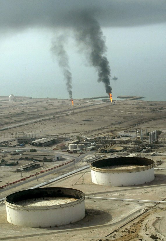 이란 라반섬의 석유 정제 시설.AFP연합뉴스