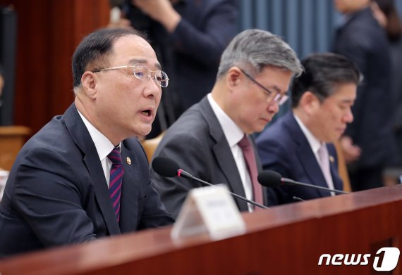 홍남기 경제부총리 겸 기획재정부 장관. © News1 이재명 기자