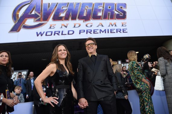 Susan Downey, left, and Robert Downey Jr. arrive at the premiere of 'Avengers: Endgame' at the Los Angeles Convention Center on Monday, April 22, 2019. (Photo by Chris Pizzello/Invision/AP) <All rights reserved by Yonhap News Agency>
