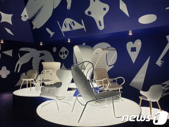 가구가 반짝이는 푸른 밤(Furniture Galaxy).© 뉴스1 이기림 기자