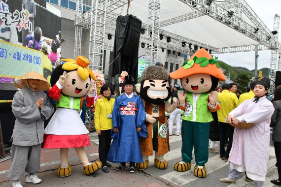 양평용문산산나물축제 1부 '대박'…2부는?