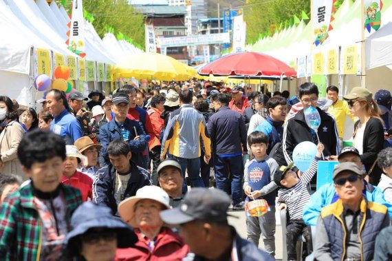 양평용문산산나물축제 1부 '대박'…2부는?
