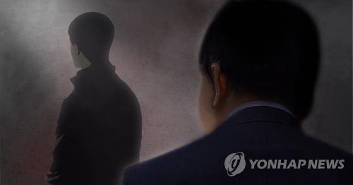 “성악가 만들어주겠다”며 동성 제자 성추행한 50대