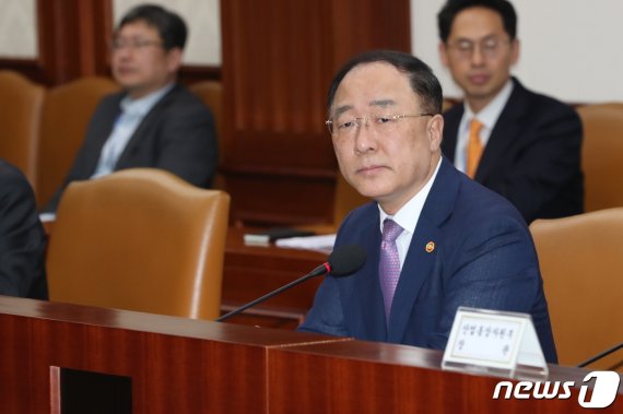 홍남기 경제부총리 겸 기획재정부 장관. © News1 박세연 기자