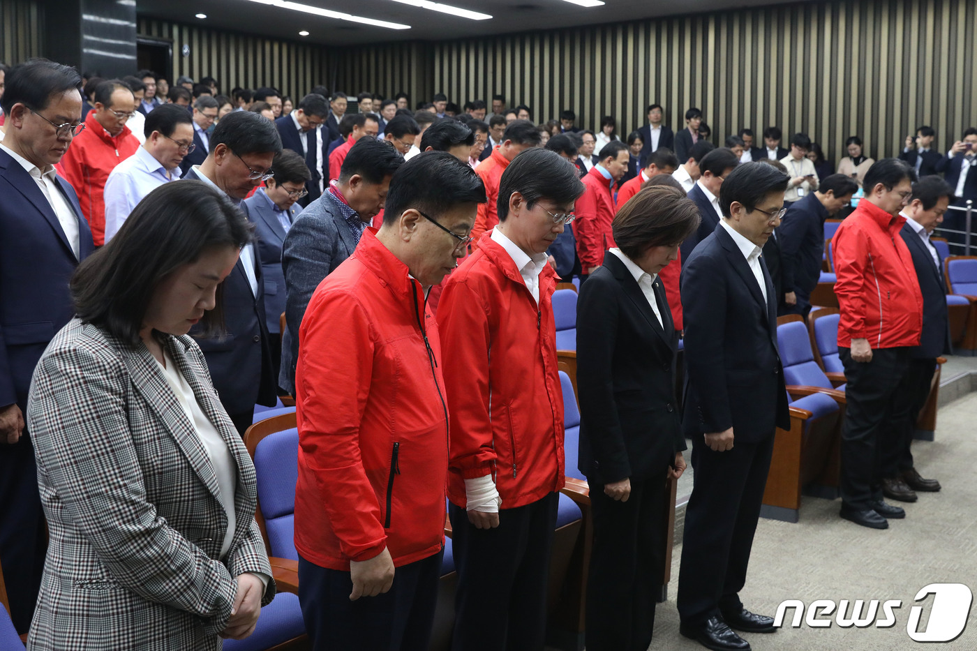 황교안 "文정권, 독재 포기하고 항복할 때까지 싸우겠다"