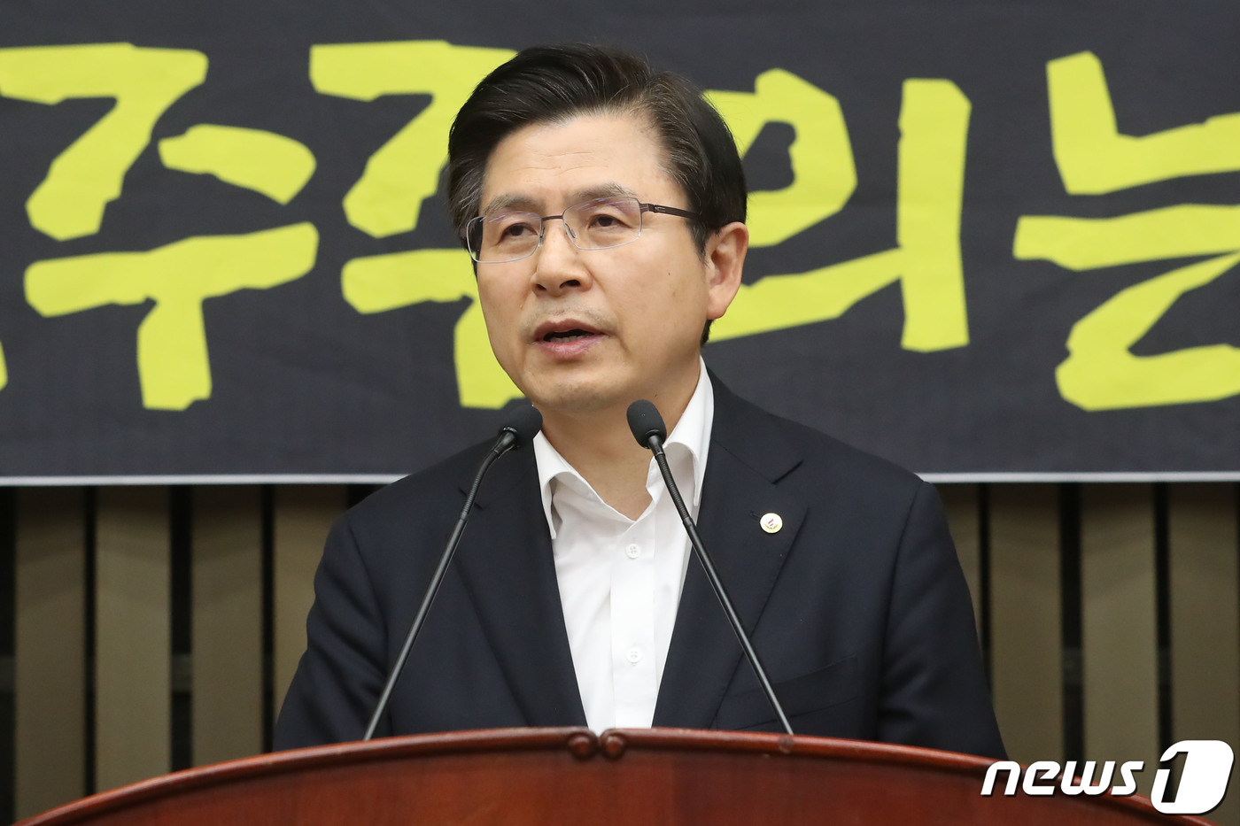 황교안 "文정권, 독재 포기하고 항복할 때까지 싸우겠다"