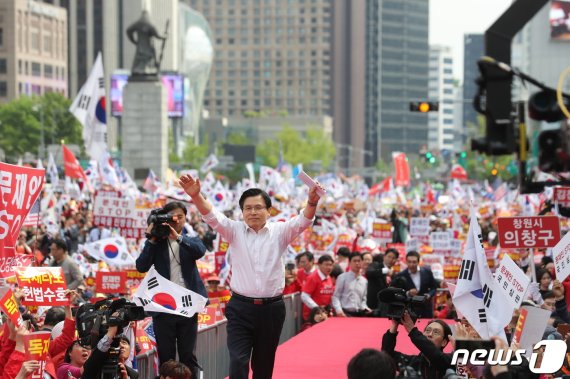 한국당 의원 집단 삭발에 나경원이 한 말 "개인 차원을.."