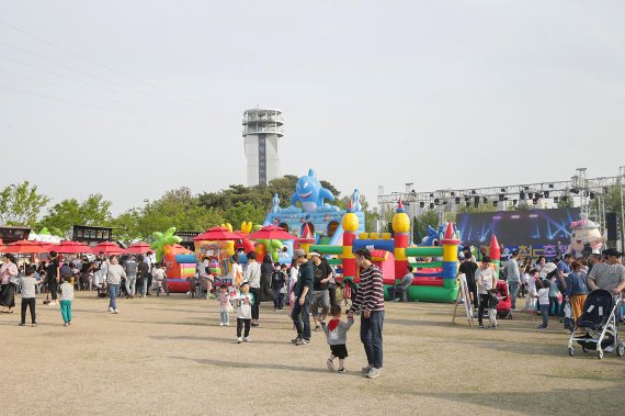 [포토뉴스] 의왕철도축제 10만여명 ‘북적북적’