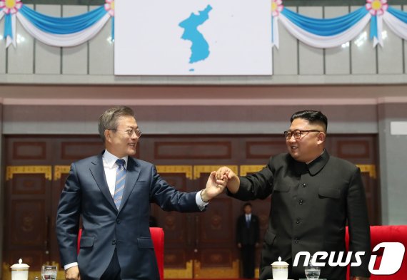 문재인 대통령과 김정은 북한 국무위원장. 2018.09.19/뉴스1 © News1 평양사진공동취재단 © News1