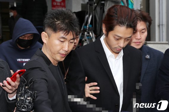 '불법촬영·유포' 정준영 10일첫 재판…출석 의무는 없어