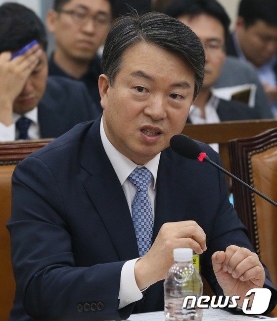 검찰, '朴정부 불법 정치관여' 강신명 전 경찰청장 재소환