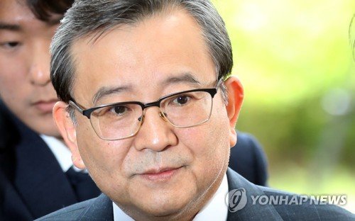 ‘성범죄 의혹’ 김학의, 피의자 신분 검찰 출석