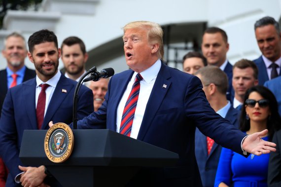 President Donald Trump speaks during a ceremony on the South Lawn of the White House in Washington, Thursday, May 9, 2019(AP Photo/Manuel Balce Ceneta)<All rights reserved by Yonhap News Agency>