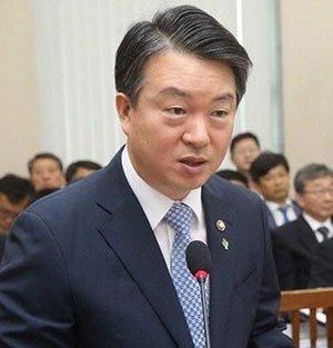 '박근혜 정부시절 불법사찰 의혹' 강신명 前청장 구속영장