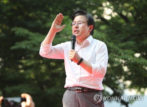 자유한국당 황교안 대표가 11일 오후 대구 두류공원 문화예술회관에서 열린 문재인 정부 규탄대회에서 발언하고 있다.