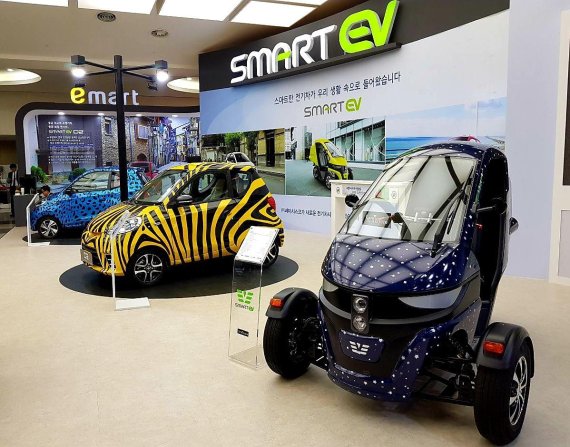 쎄미시스코의 SMART EV 'D2'는 2016년부터 올해까지 4회 연속 엑스포에 참가했다. 쎄미시스코는 이번 엑스포 기간에 일반 참관객을 대상으로 현장에서 전기차 40대를 판매했다.