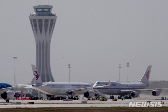 9월 개항을 앞두고 시범비행이 진행 중인 중국 다싱공항.(출처=뉴시스/AP) /사진=뉴시스화상