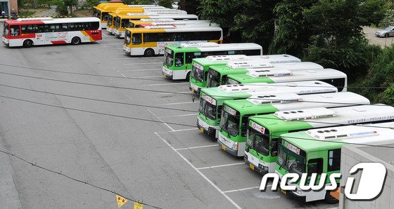 시내버스 정류소 모습. 2016.7.1/뉴스1 © News1 황희규 기자