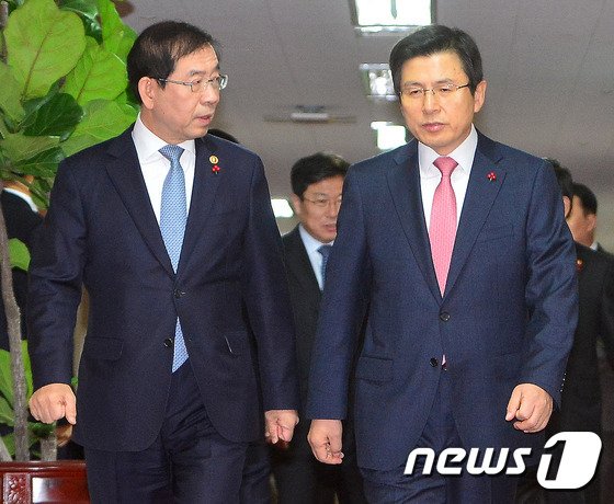 박원순 서울시장(왼쪽)과 황교안 자유한국당 대표(오른쪽) /뉴스1 © News1 구윤성 기자
