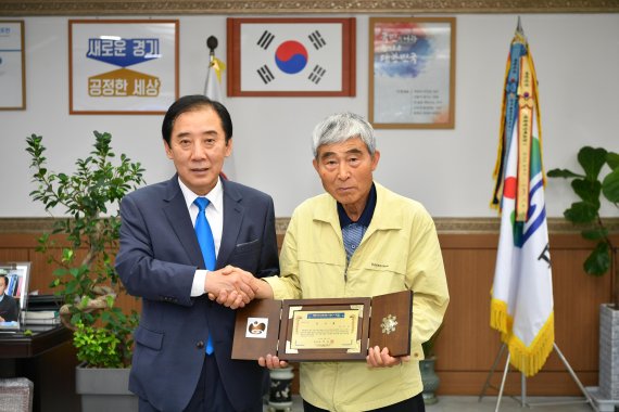 공예가 김무언 한탄강지질공원센터에 유물기증