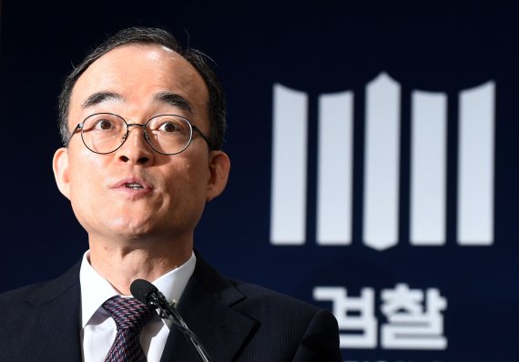 "수사권 조정은 엉뚱한 처방"… 검찰총장의 공개 반발