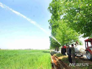 북, 가뭄극복 안간힘..."농사는 하늘이 아니라 사람이 짓는 것"
