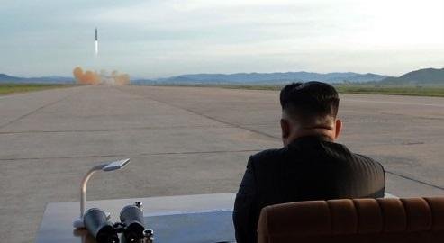 미사일 발사를 지켜보는 김정은 북한 국무위원장 /사진=연합뉴스
