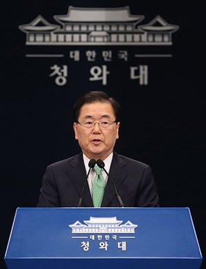 정의용 청와대 국가안보실장이 17일 청와대에서 리비아 피랍 한국인에 대한 브리핑을 하고 있다. 연합뉴스