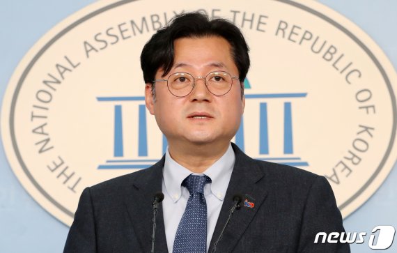 홍익표 더불어민주당 수석대변인. 뉴스1 © News1 이종덕 기자