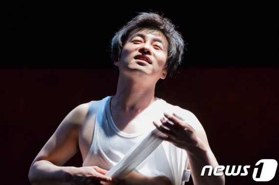 연극 '녹천에는 똥이 많다'© 뉴스1