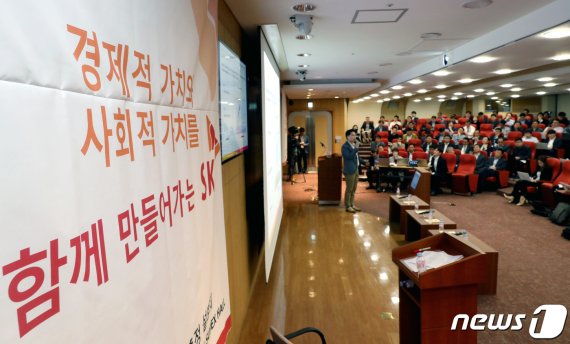 최태원의 남다른 자신감…1조원 손실까지 공개한 SK