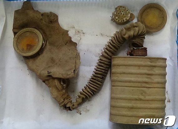 화살머리고지에서 발굴된 중국군 방독면© 국방부 제공=뉴스1