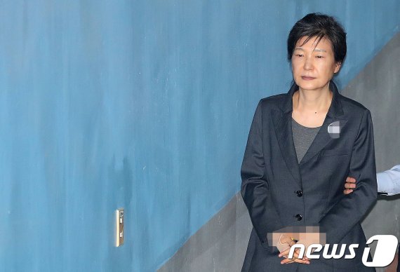 [이주의 재판 일정] '국정원 특활비 상납' 박근혜 2심 선고 外