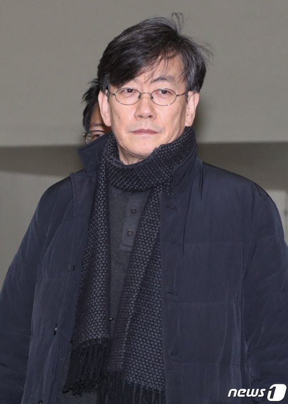 손석희 JTBC 대표가 지난 2월 17일 새벽 고소인 신분으로 조사를 마친 뒤 서울 마포경찰서를 나서고 있다. News1 허경 기자