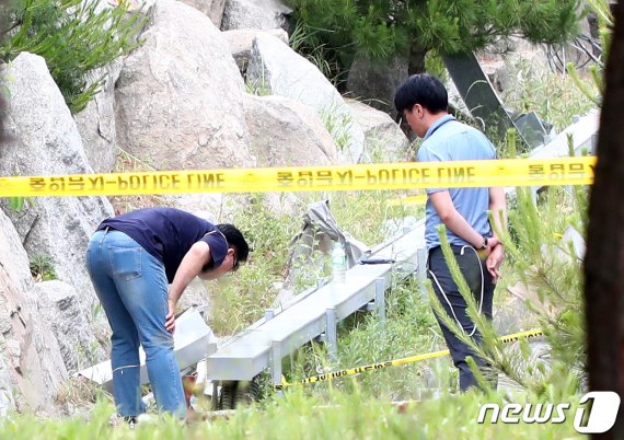 폭발 사고현장 살피는 관계자들. (뉴스1 DB) © News1
