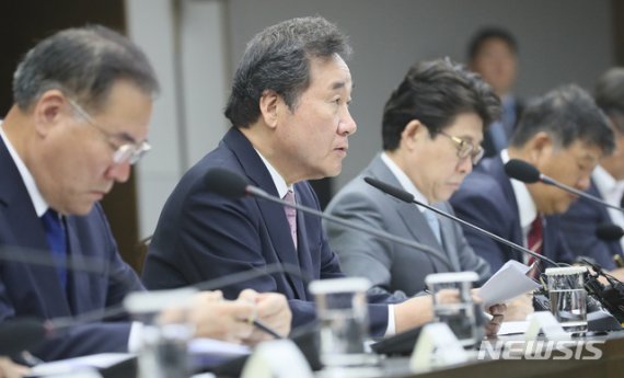 이낙연 국무총리가 30일 세종시 정부세종청사에서 열린 국정현안조정회의에서 모두발언하고 있다. 사진=뉴시스