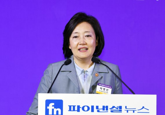 박영선 중소벤처기업부 장관. fnDB