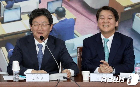 유승민 전 바른미래당 대표와 안철수 전 대표. 뉴스1 © News1 여주연 기자