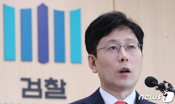 '별장 성접대 의혹' 6년만에 김학의 재판에…'수사외압'은 무혐의(종합)