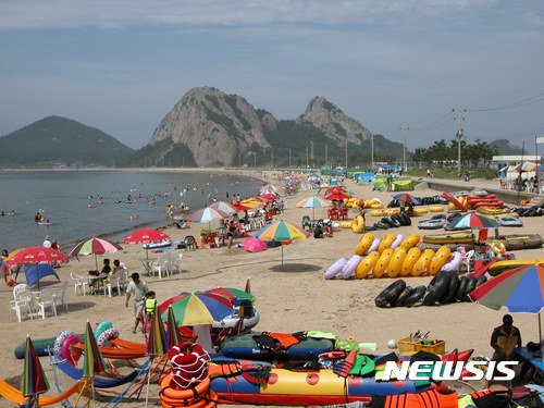 '바가지요금 근절'…군산시, 선유도해수욕장 캠페인