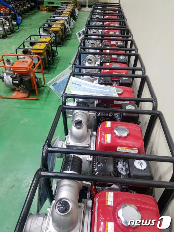 4강릉시 농업기술센터가 가뭄을 대비해 무상 지원하는 양수기. (뉴스1 DB) © News1