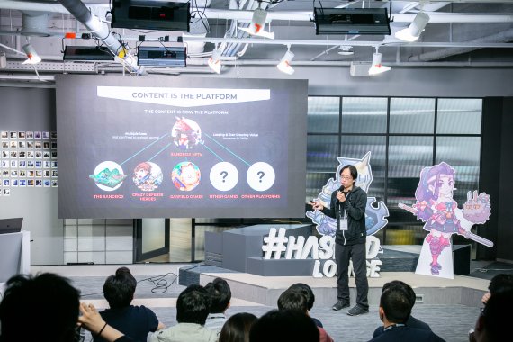 얏 시우 해시드랩스 고문(어드바이저)이 지난 4일 해시드라운지에서 열린 밋업에서 발표하고 있다.