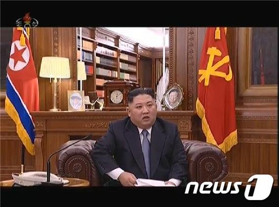 북한 김정은 국무위원장이 1일 신년사를 발표하고 있다.(조선중앙TV) 2019.01.01. 뉴스1© News1